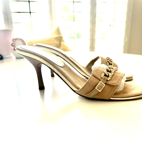 Albert Nipon Slides / Sandals, Size 9 Beige with Gold & Crystal Embellishment - Picture 2 of 8